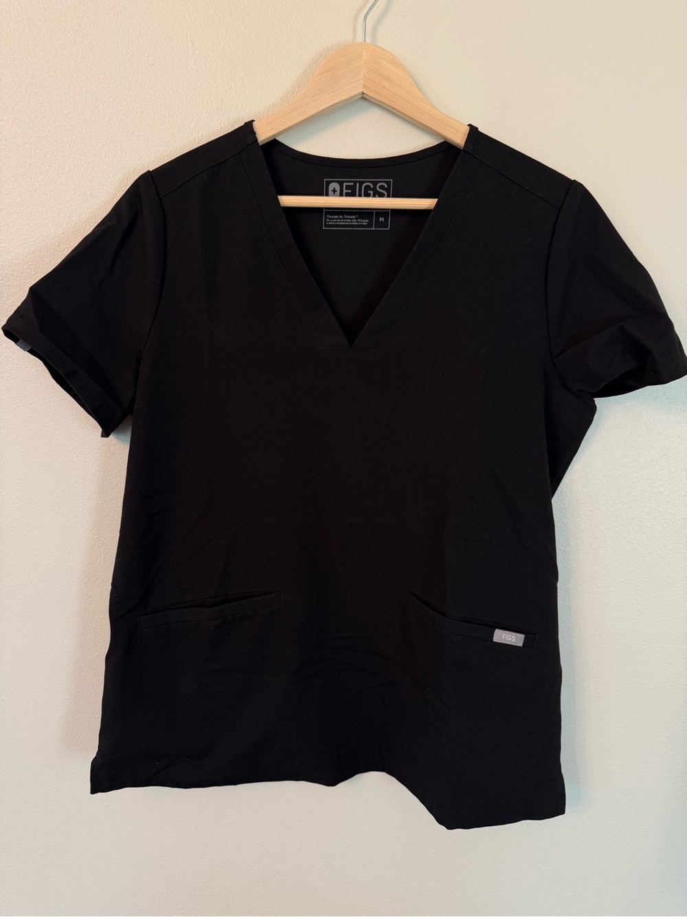 Figs Black Casma Three Pocket V-Neck Scrub Top Size Medium FW1000 - Picture 4 of 8